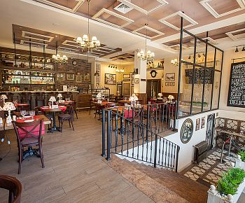 Café by Interoptika