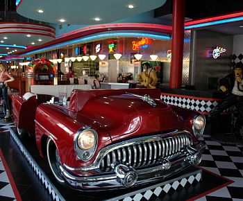 Hollywood / Голливуд (ex. Beverly Hills Diner / Беверли Хиллс Дайнер (Котельники) (закрыт)