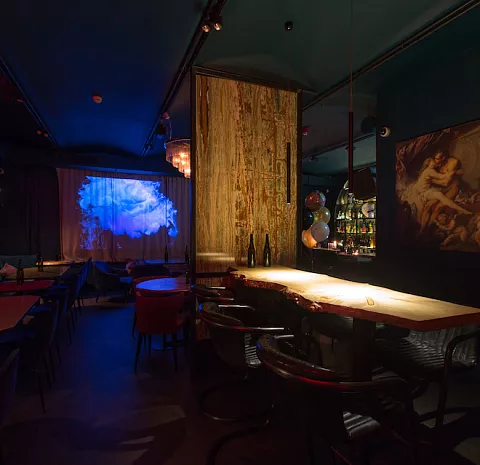 Dry & Wet Cocktail Bar
