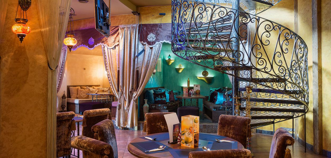 12 стульев КРЦ / «Остап Бендер» / «Шик и Блеск» / DJ-cafe «Васюки» (закрыт) - фотография № 24