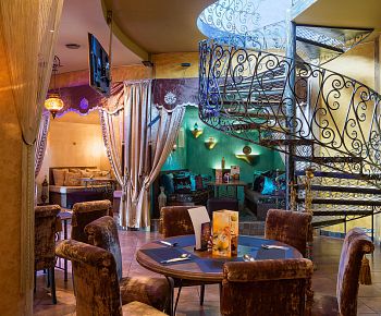 12 стульев КРЦ / «Остап Бендер» / «Шик и Блеск» / DJ-cafe «Васюки» (закрыт)