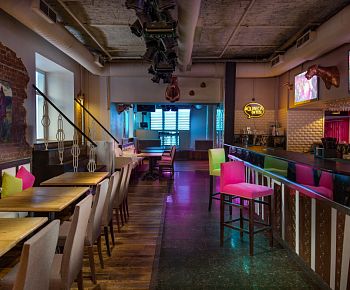 MONICA BELLUCCI bar&karaoke&lounge / Моника Беллуччи (закрыт)