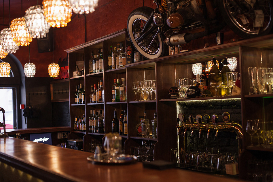 уютный пивной паб. Timeless кальянная москва. Dry wet cocktail bar на тверской. ближайший бар рядом. Martinez бар москва.