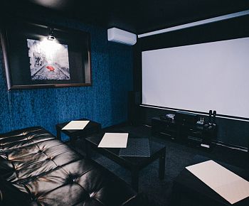 Friends Hall Newtone / Френдс Холл Ньютон