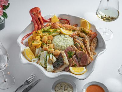 Плато из рыбы и морепродуктов в ресторане «Рыба Мечты»