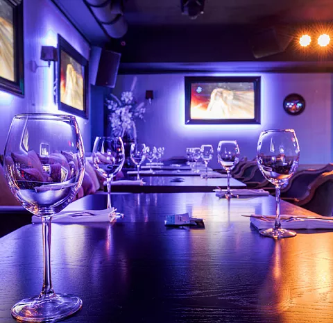 SOLOWAY karaoke club & night bar