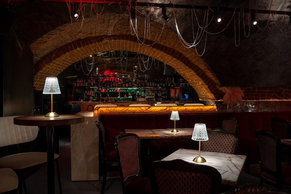 Петит Декаданс / Petite Decadence - предложения вино по бокалам