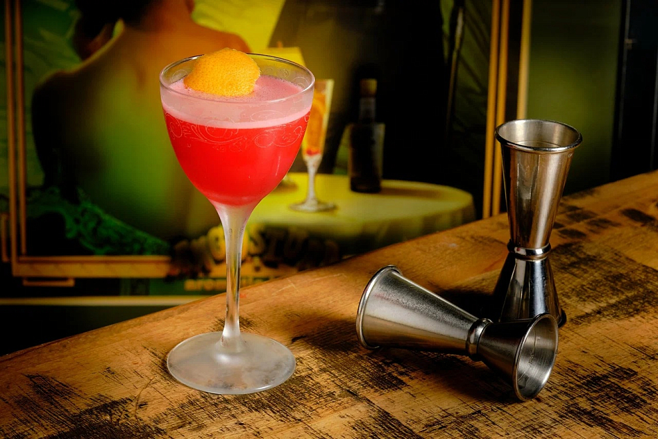 Mr. Help & Friends - метро трубная