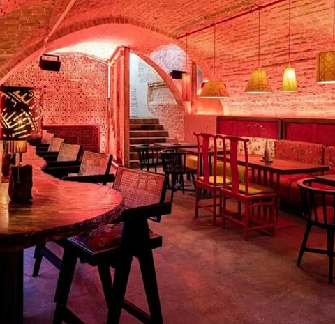 Моя рьяnaya babyшка летит V cingaпур