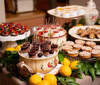 бронировать по телефону