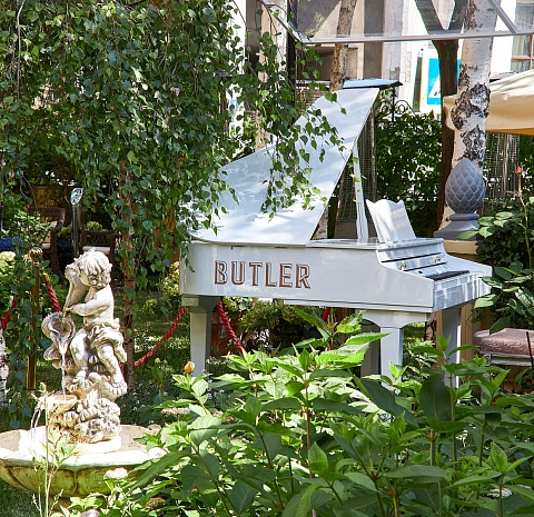 БАТЛЕР / BUTLER
