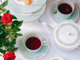 Чаепитие в травах сада в Luigi’s Garden