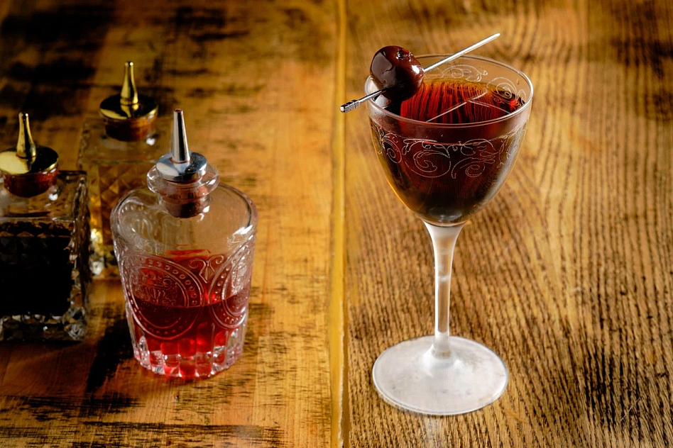 Mr. Help & Friends - метро цветной бульвар