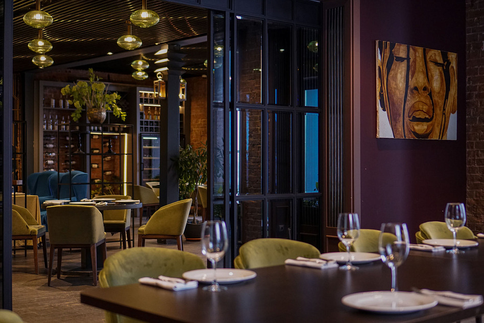 Трамплин / Амбассадори - тип винотека