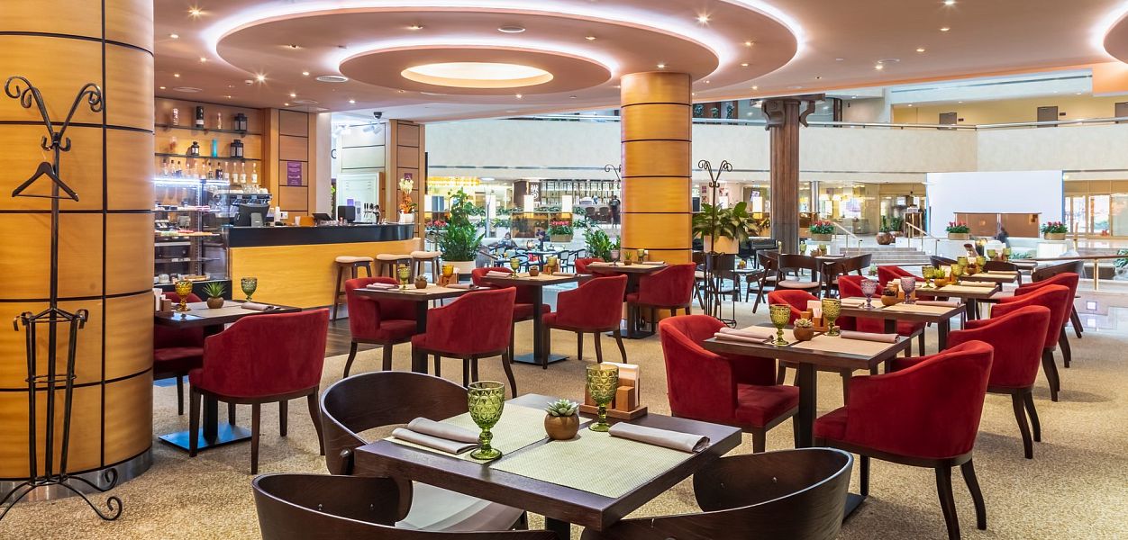 Plaza Garden Cafe - фотография № 14