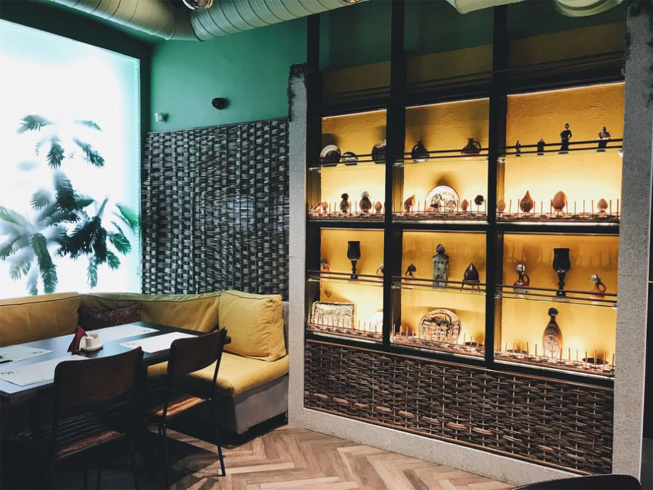 Ресторан грузинской кухни метро сухаревская. Винный бар практика на садово-самотечной. Ресторан на гороховой 34 сулугуни и вино. Сулугуни и вино ресторан. Сулугуни и вино ресторан.