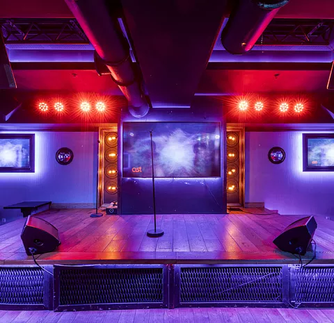 SOLOWAY karaoke club & night bar