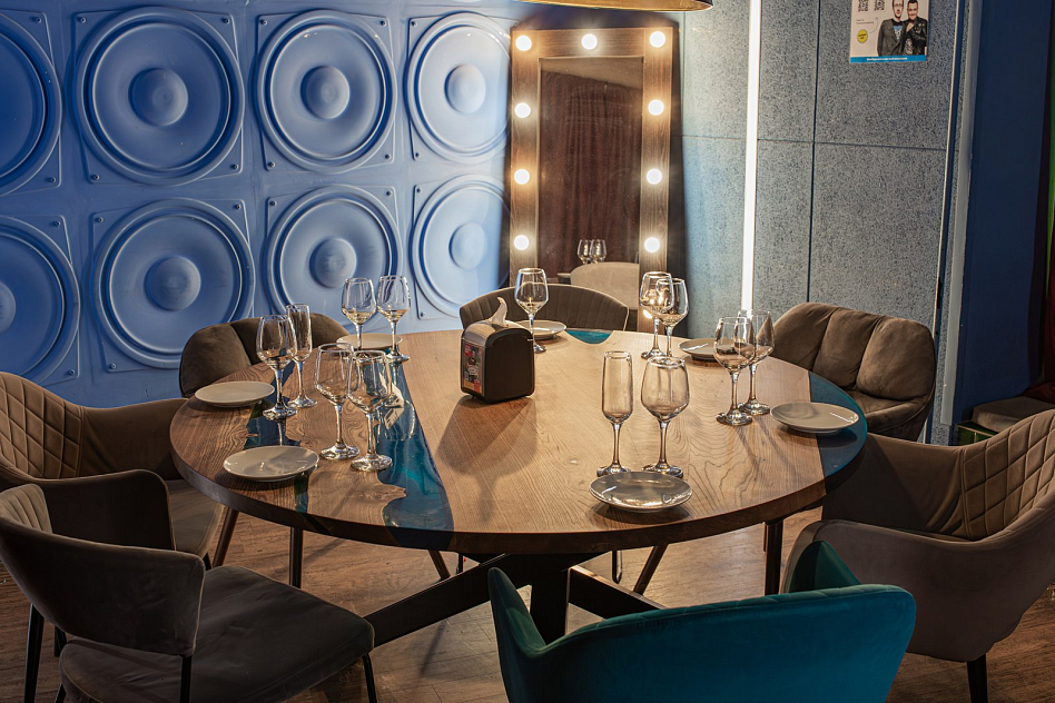 Руки Вверх! Бар - специальное оборудование сцена