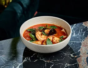 Томатный суп с морепродуктами