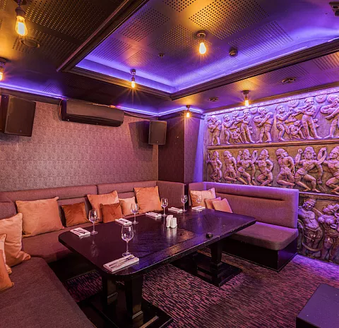 SOLOWAY karaoke club & night bar