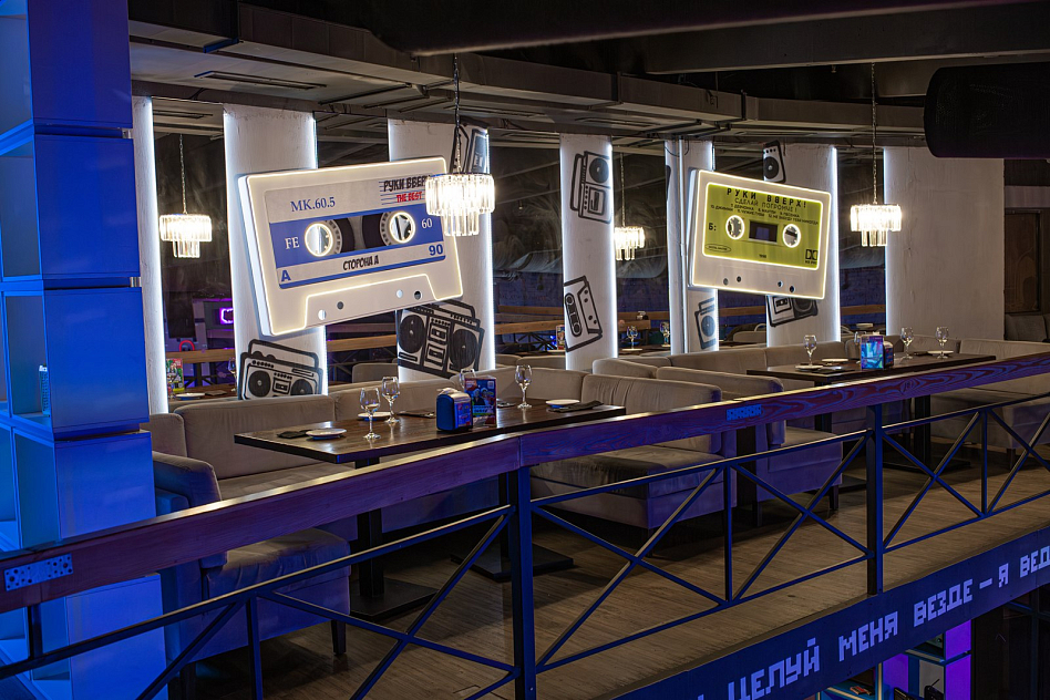 Руки Вверх! Бар - специальное оборудование проектор