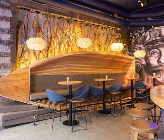 бронировать по телефону