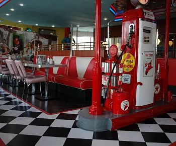 Hollywood / Голливуд (ex. Beverly Hills Diner / Беверли Хиллс Дайнер (Котельники) (закрыт)