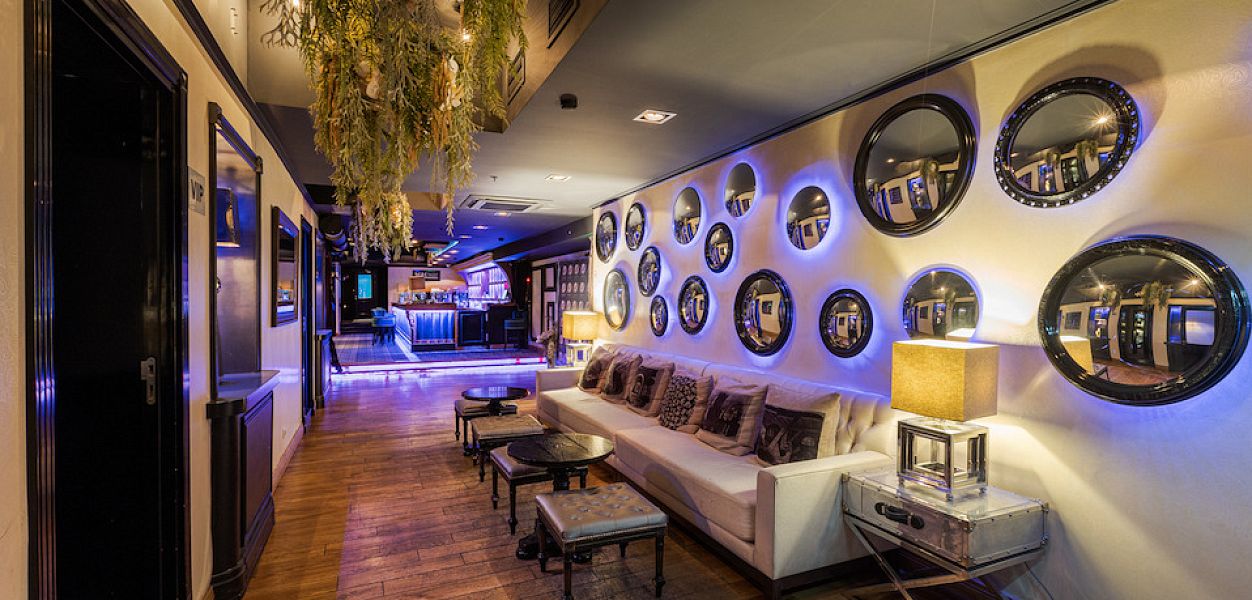 SOLOWAY karaoke club & night bar - фотография № 11