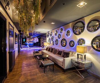 SOLOWAY karaoke club & night bar