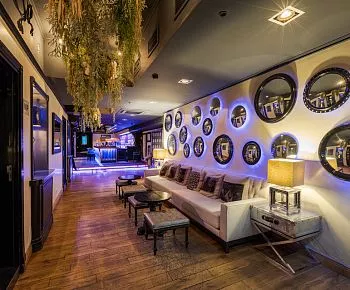 SOLOWAY karaoke club & night bar