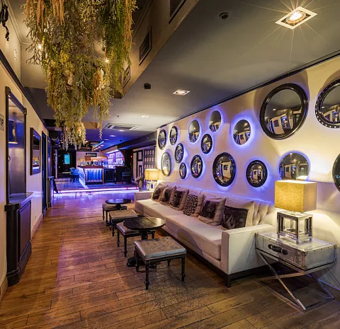 SOLOWAY karaoke club & night bar