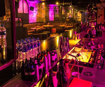 Dry & Wet Cocktail Bar