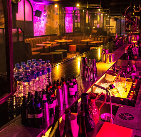 Dry & Wet Cocktail Bar