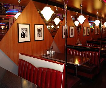 Beverly Hills Diner / Беверли Хиллс Дайнер (Никольская) закрыт