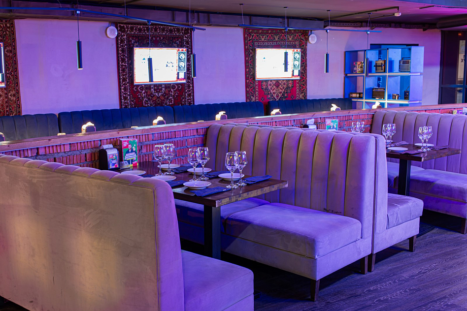 Руки Вверх! Бар - специальное оборудование диджейский пульт