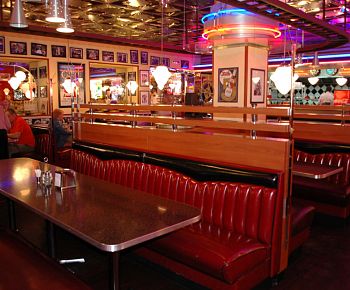 Beverly Hills Diner / Беверли Хиллс Дайнер (Никольская) закрыт