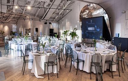 Новогодние корпоративы в ресторане Выставка