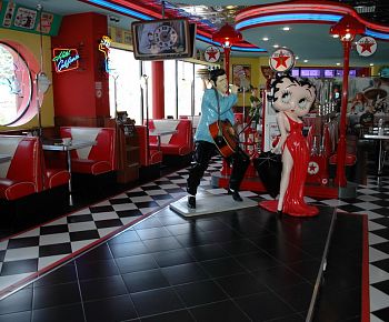 Hollywood / Голливуд (ex. Beverly Hills Diner / Беверли Хиллс Дайнер (Котельники) (закрыт)