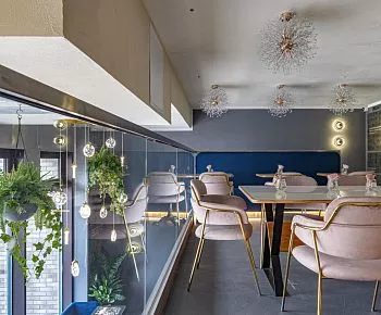 Louis Casual Food & Bar