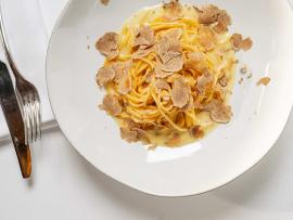 Пять блюд с ароматом белого трюфеля для роскошного начала года в Assunta Madre