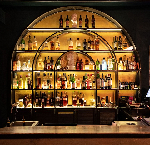Dry & Wet Cocktail Bar