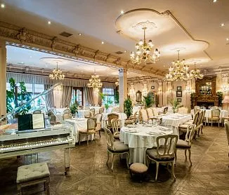 бронировать по телефону