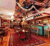 «Евгенич»: настойки, чебуреки и танцы на Пятницкой