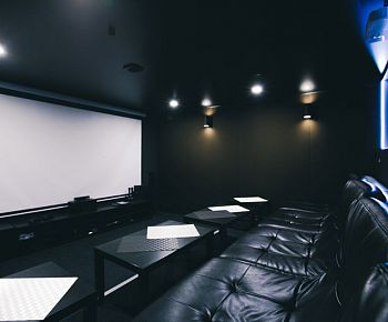 Friends Hall Newtone / Френдс Холл Ньютон