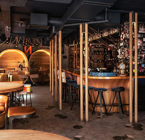 Моряк и Чайка на Маросейке