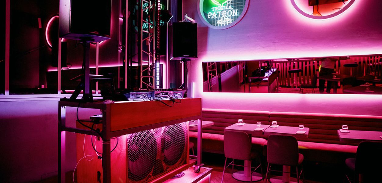 Happy End Bar & Kitchen - фотография № 1