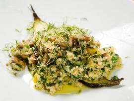 Кускус с гремолатой, сегментами апельсина, грибами и печёным кабачком от су-шефа ресторана «Рассольников»