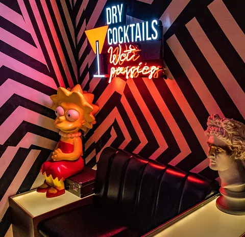 Dry & Wet Cocktail Bar