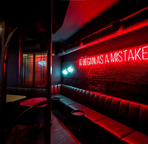 Dry & Wet Cocktail Bar