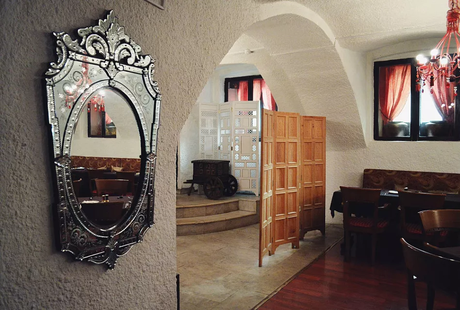 Darbars / Дарбарс (Покровка) закрыт - фотография № 4 (фото предоставлено заведением)